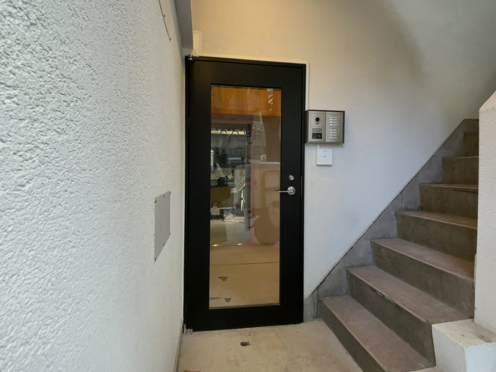 オフィスビル出入口