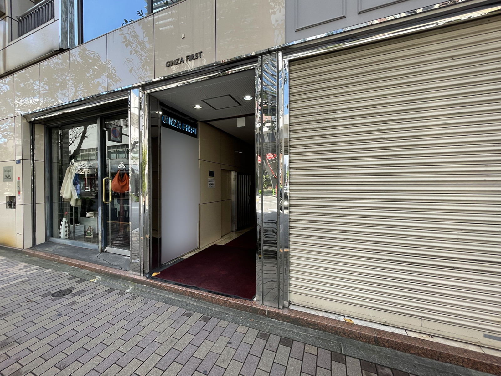 オフィスビル出入口