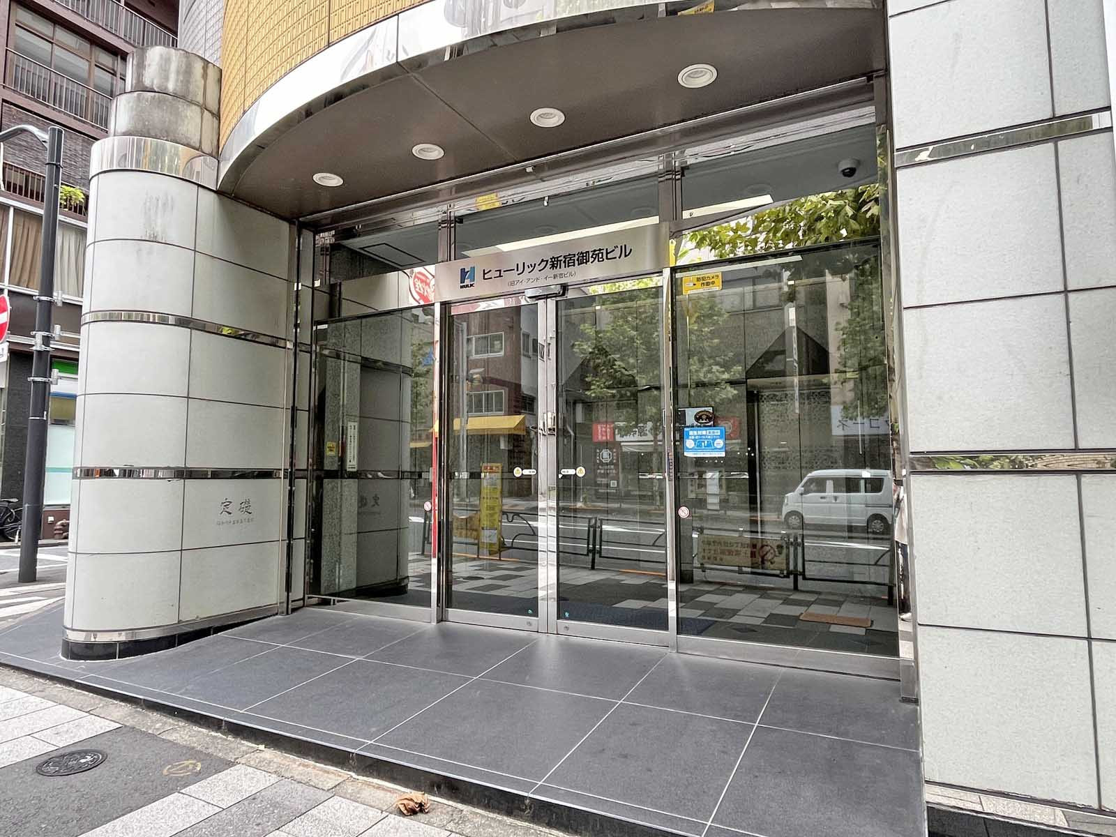 オフィスビル出入口