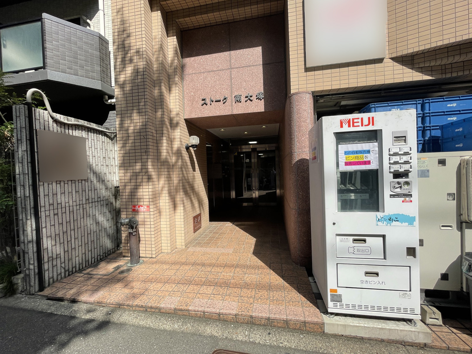 オフィスビル出入口