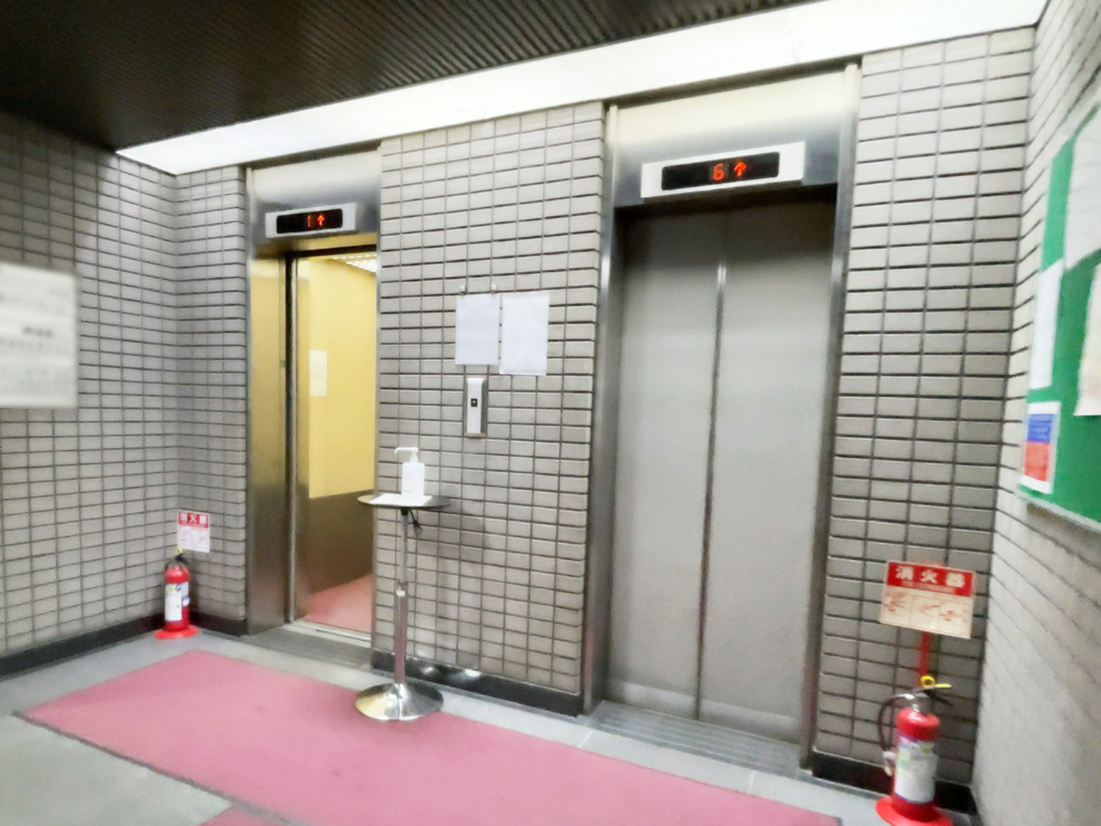 エレベーター(2基)
