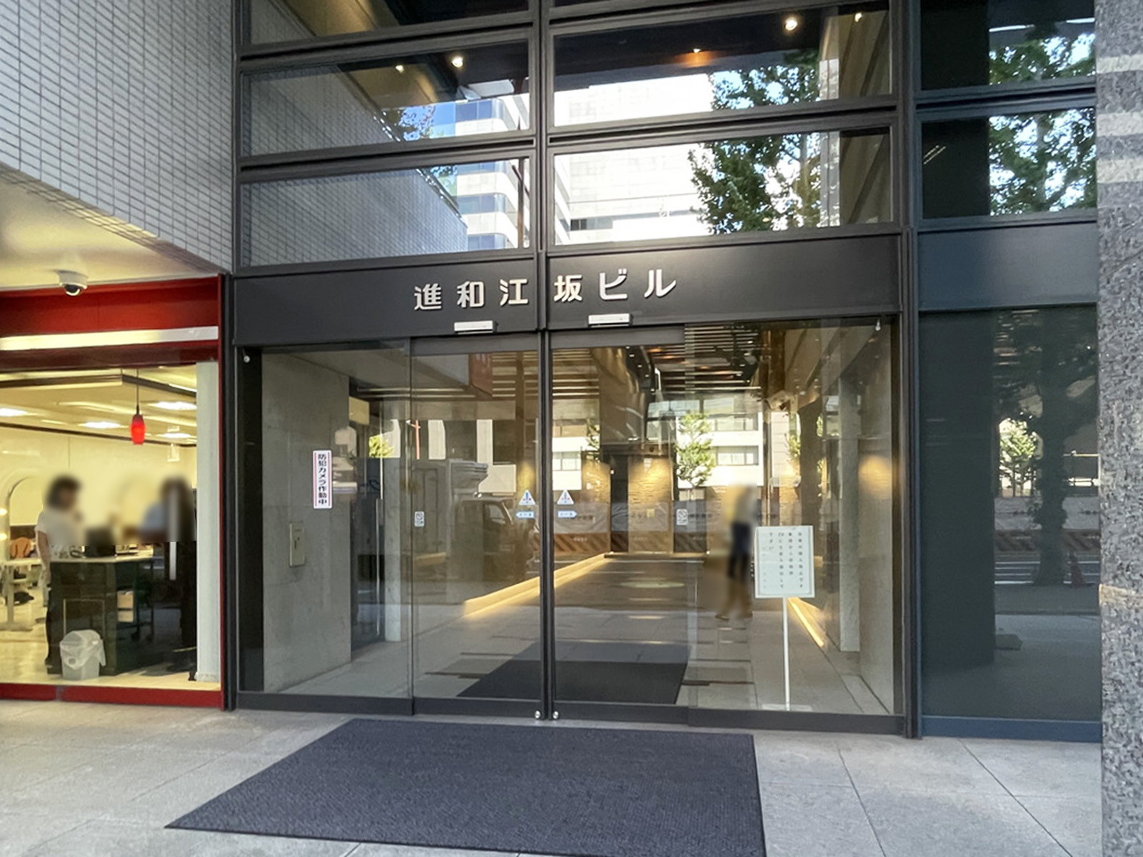 オフィスビル出入口