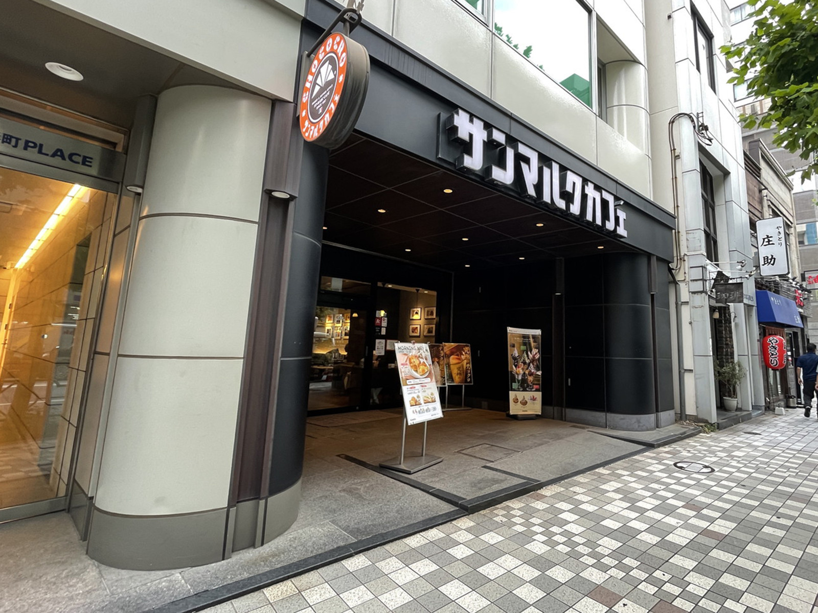 1階のサンマルクカフェ人形町店