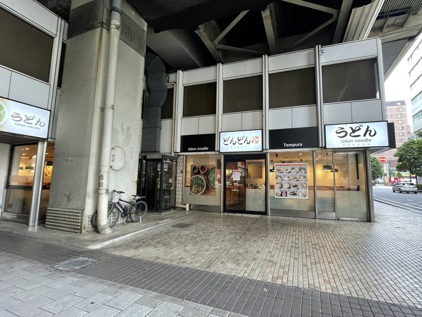 1階飲食店の様子