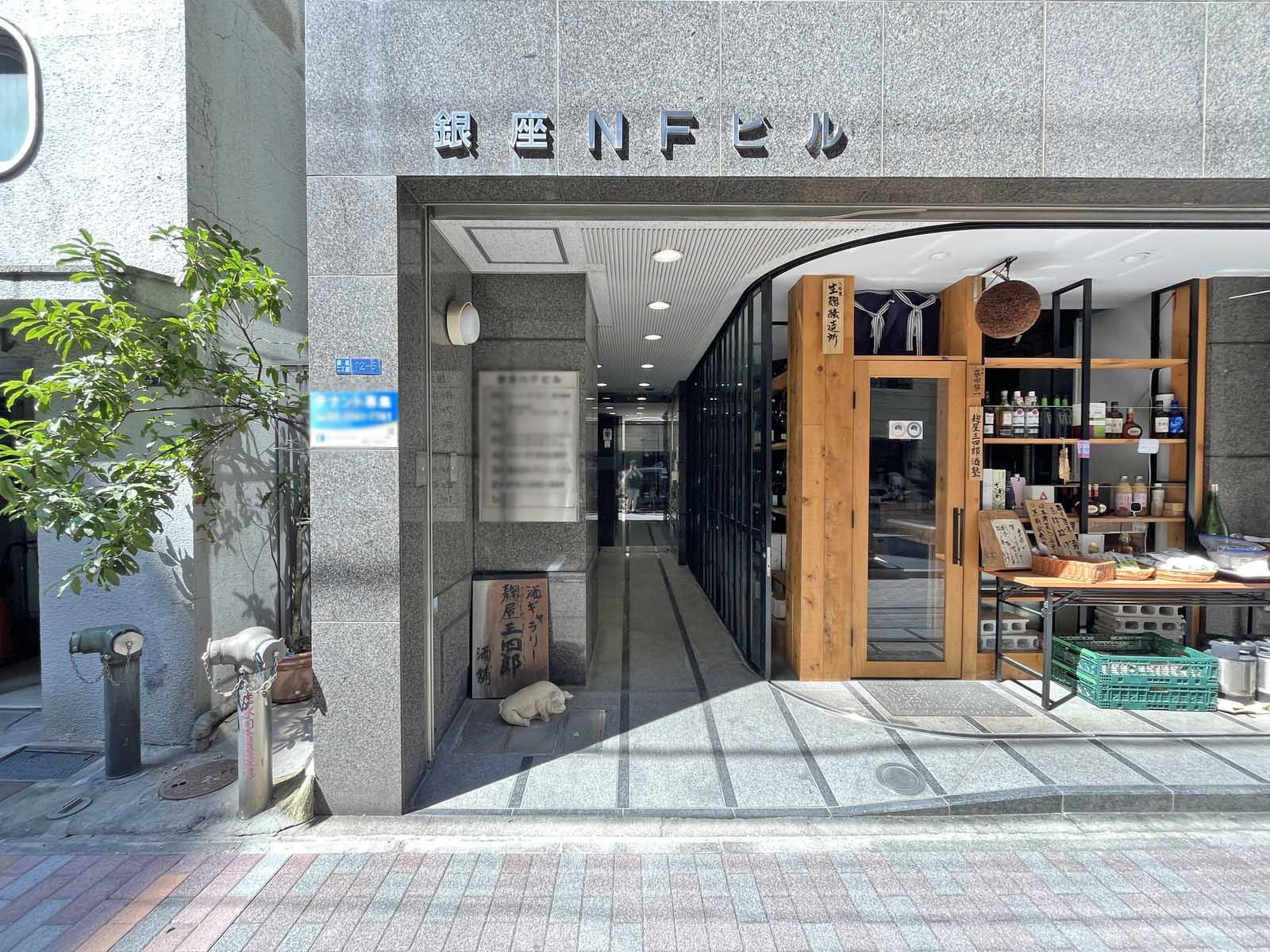 オフィスビル出入口