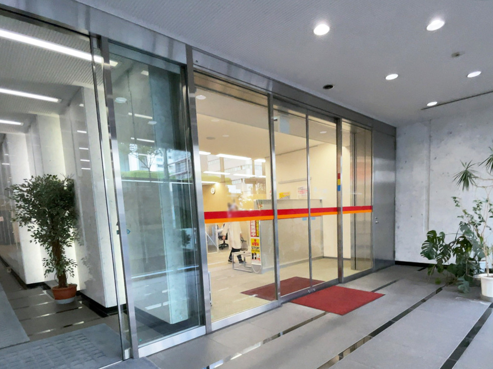 1階の十六銀行 大阪支店
