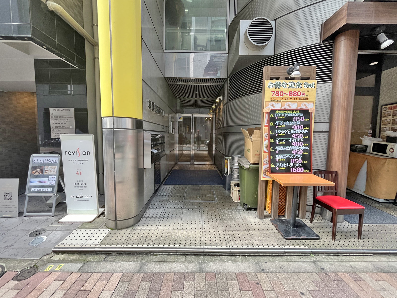 オフィスビル出入口