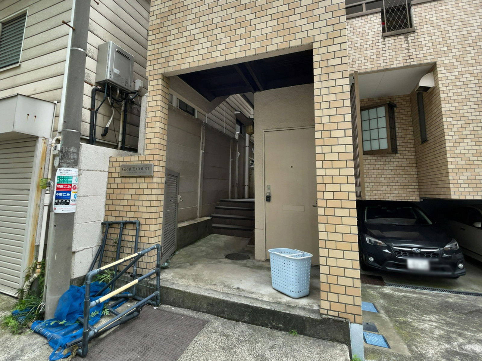 オフィスビル出入口
