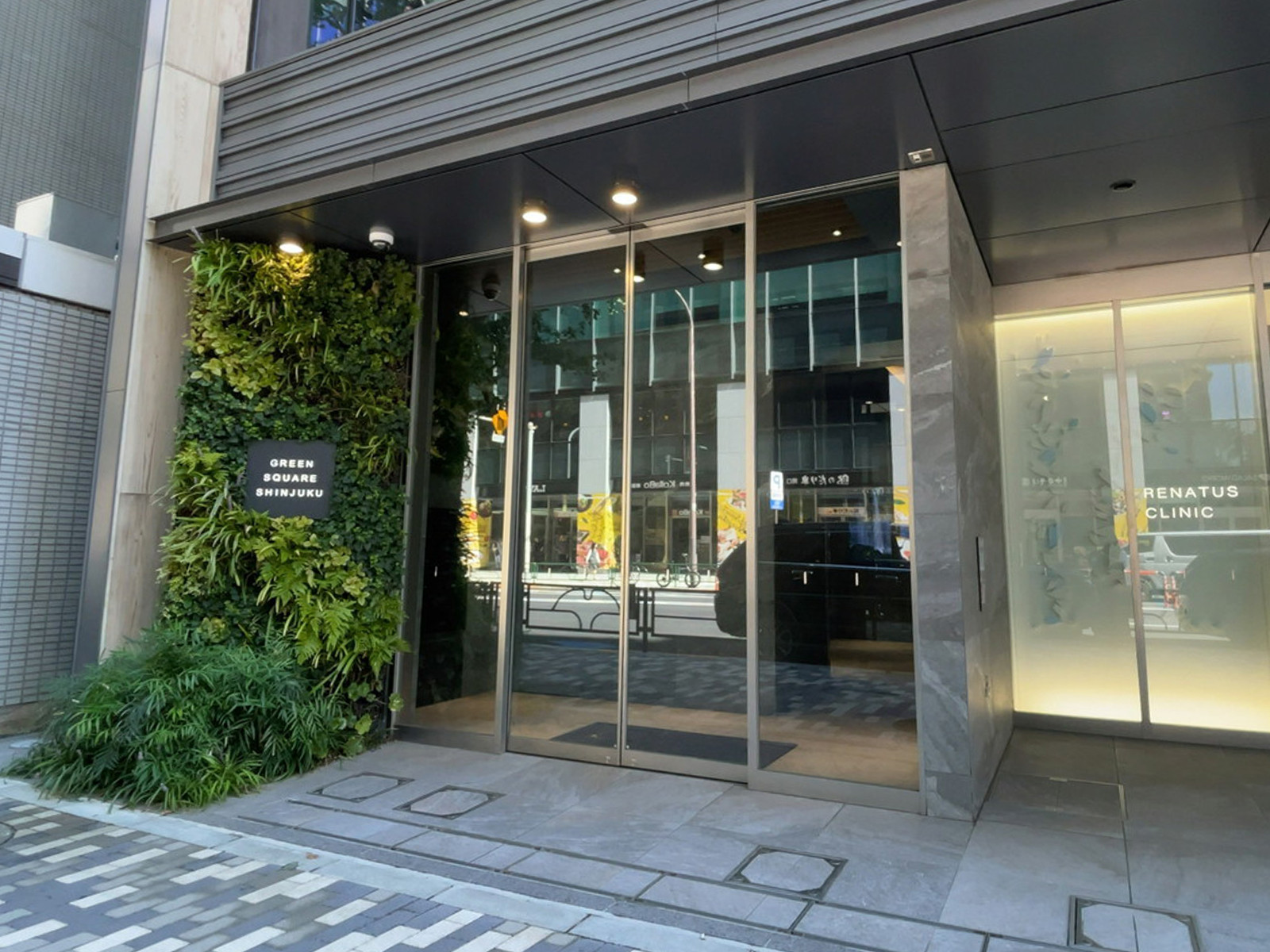 オフィスビル出入口
