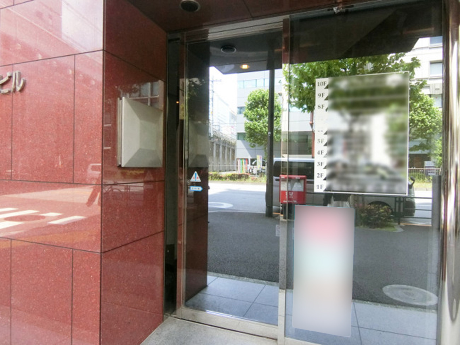 オフィスビル出入口