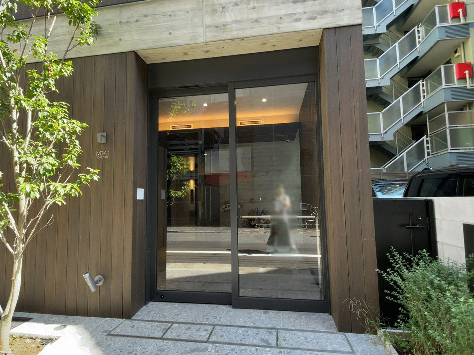 オフィスビル出入口