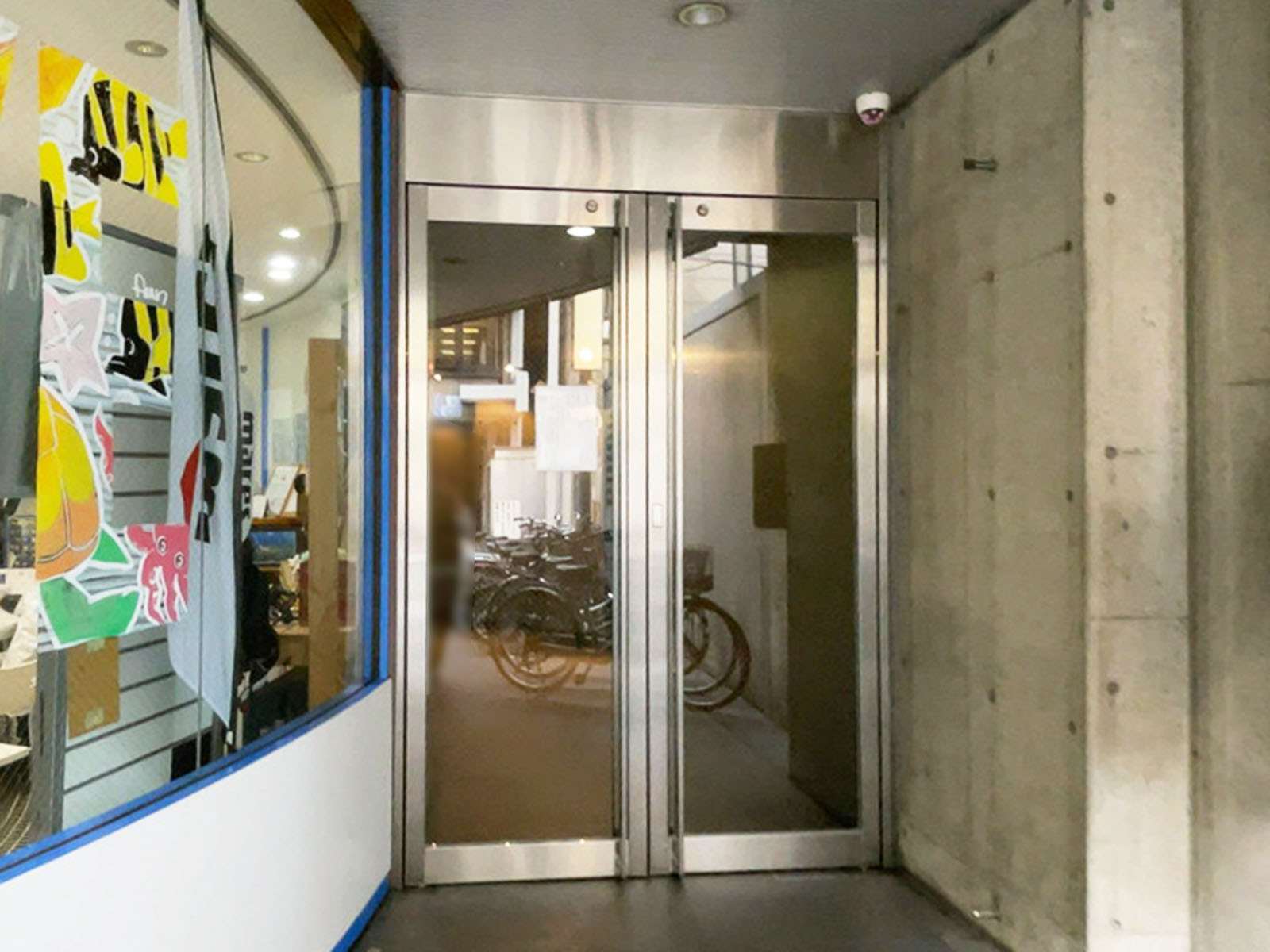 オフィスビル出入口