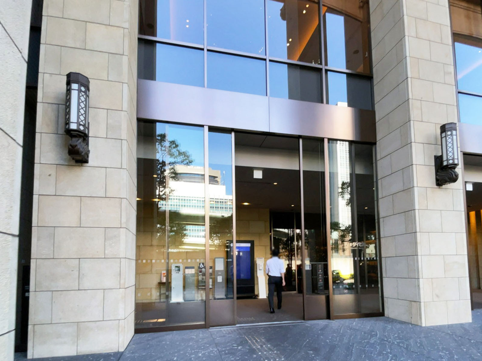 商業施設出入口