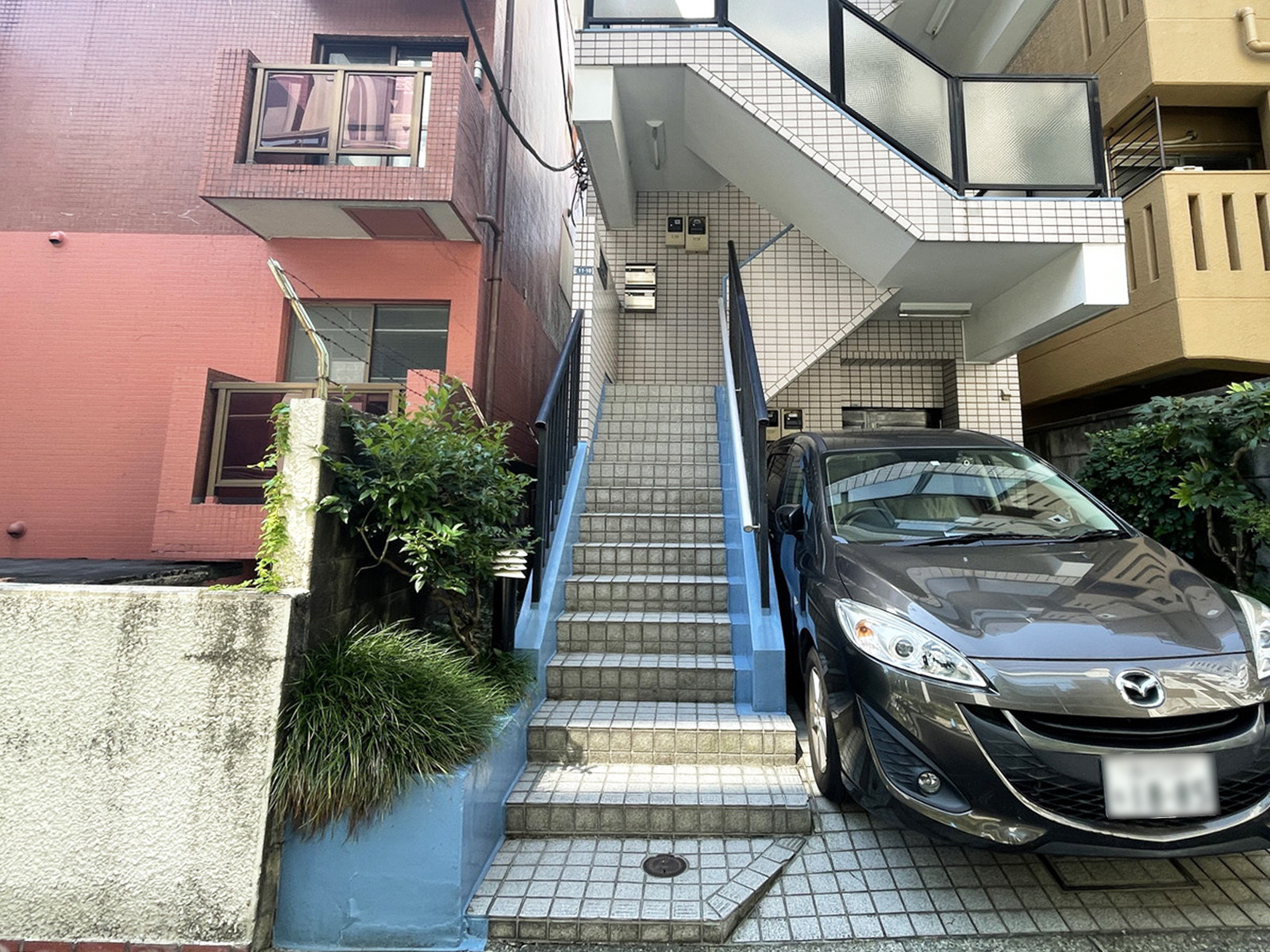 オフィスビル出入口