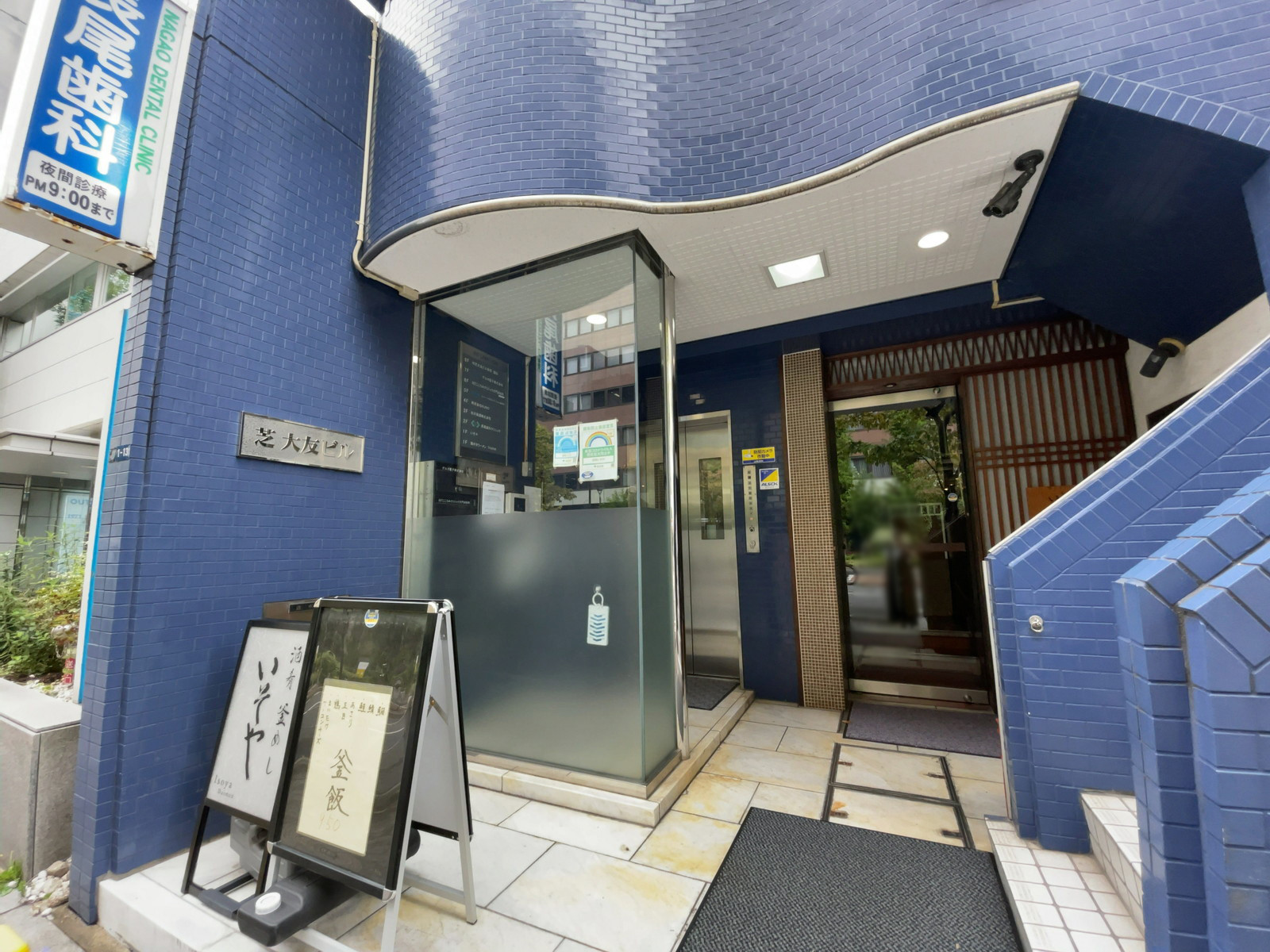 オフィスビル出入口