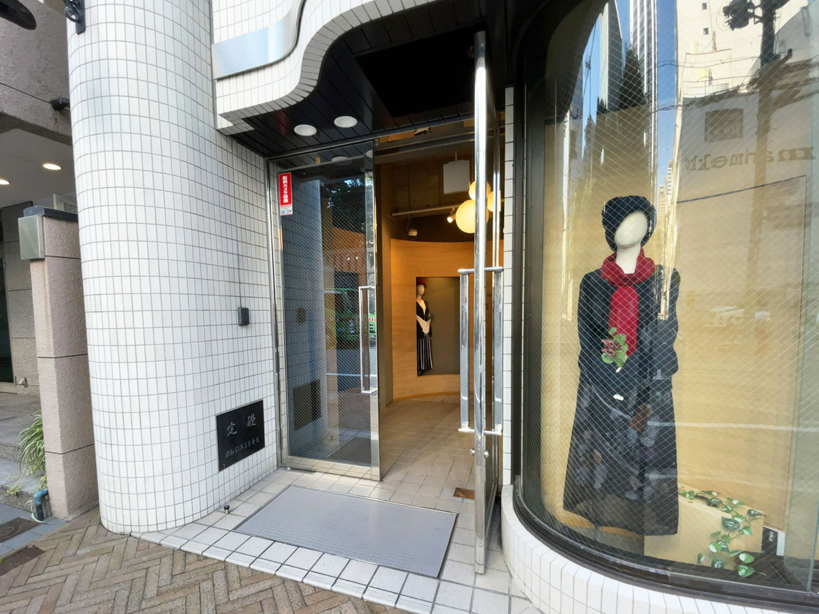 オフィスビル出入口