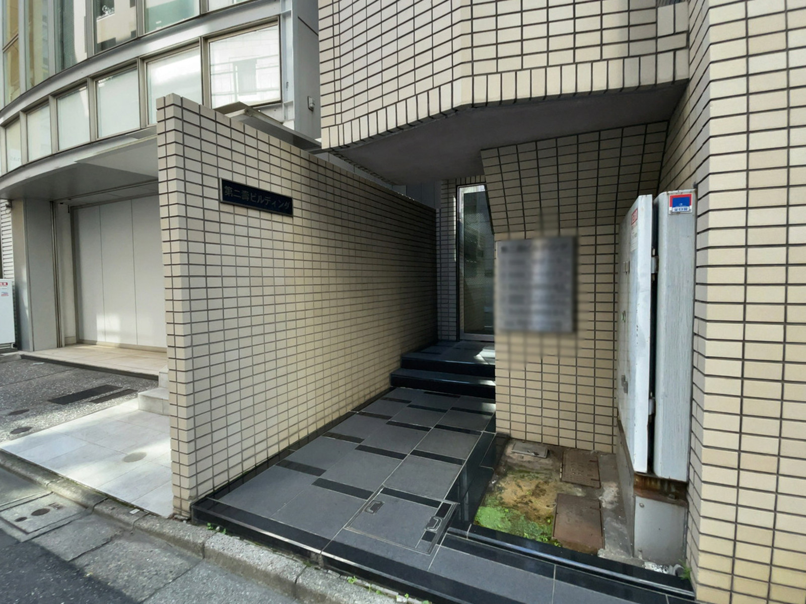 オフィスビル出入口