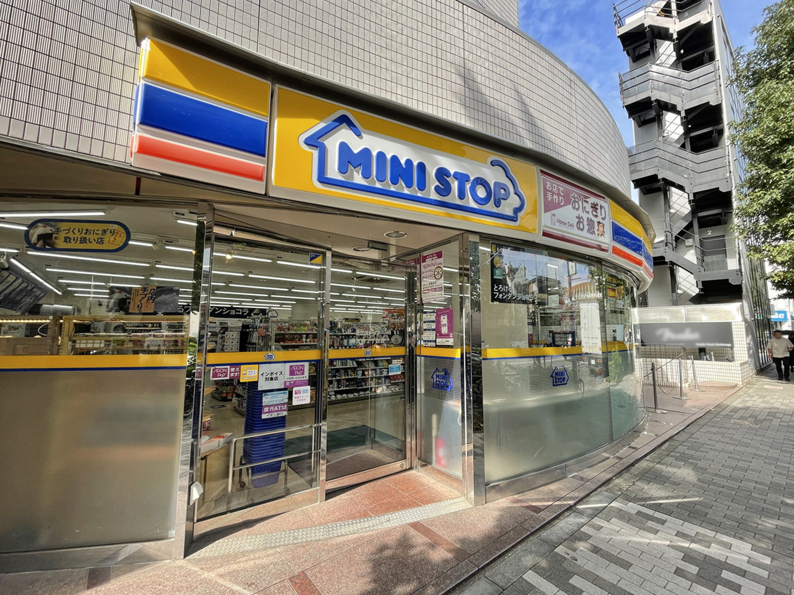1階のミニストップ 神宮前2丁目店
