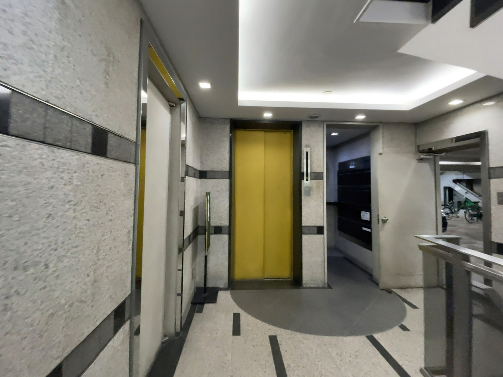 エレベーター(1基)