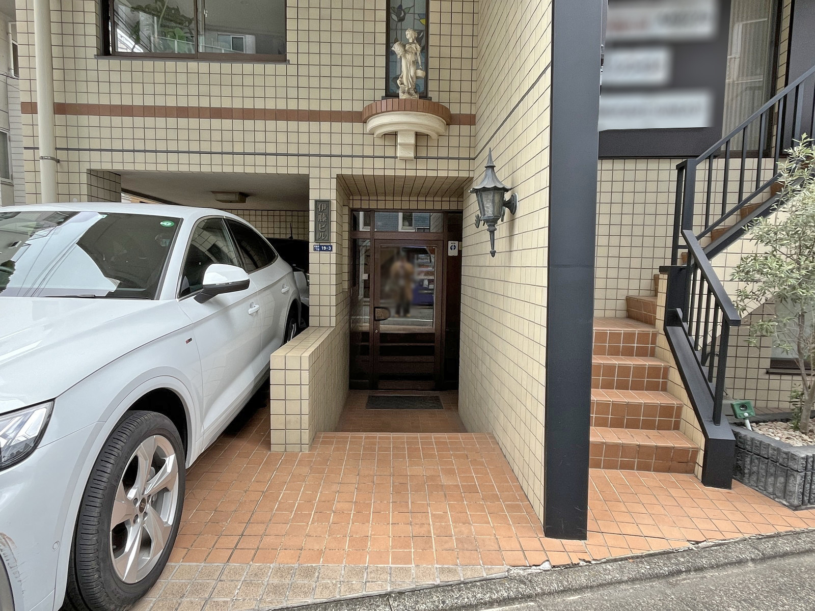 建物出入口