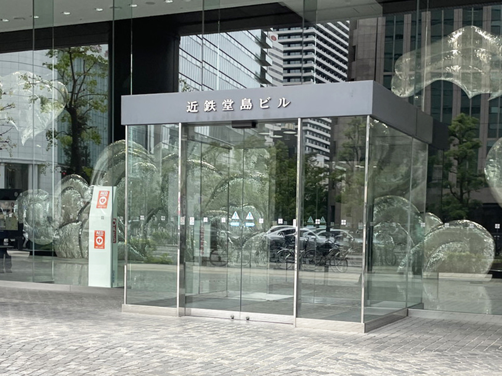 オフィスビル出入口