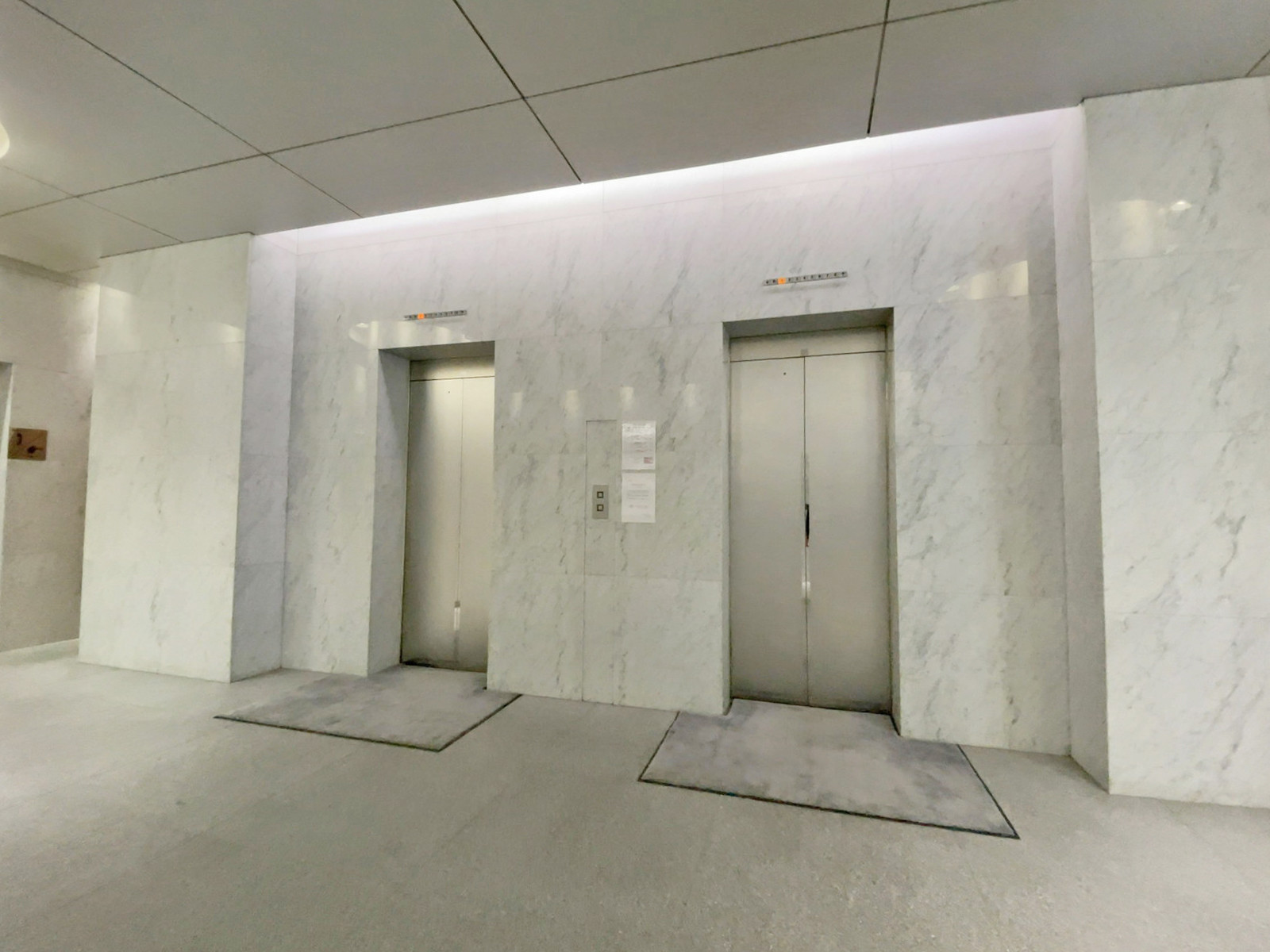エレベーター(2基)
