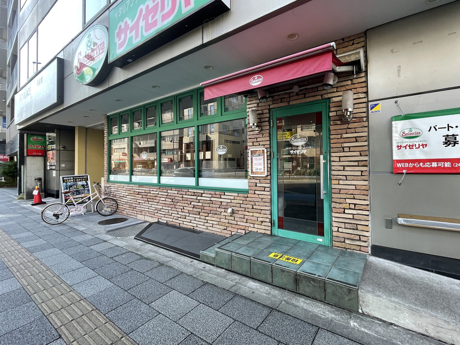 1階のサイゼリヤ茗荷谷店
