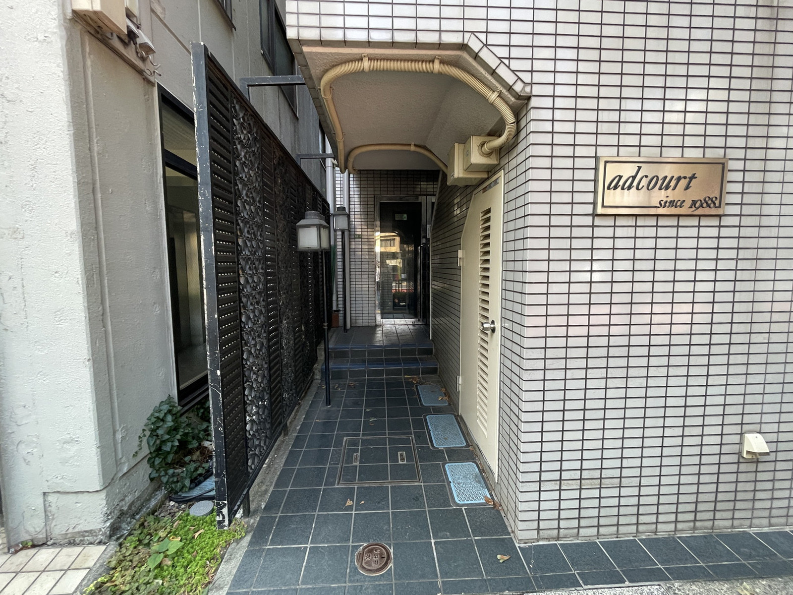 オフィスビル出入口