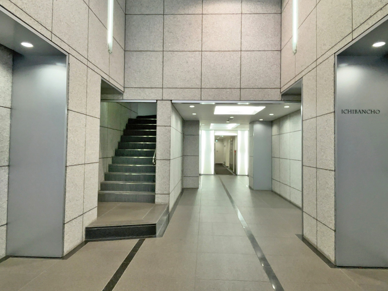エントランスホール