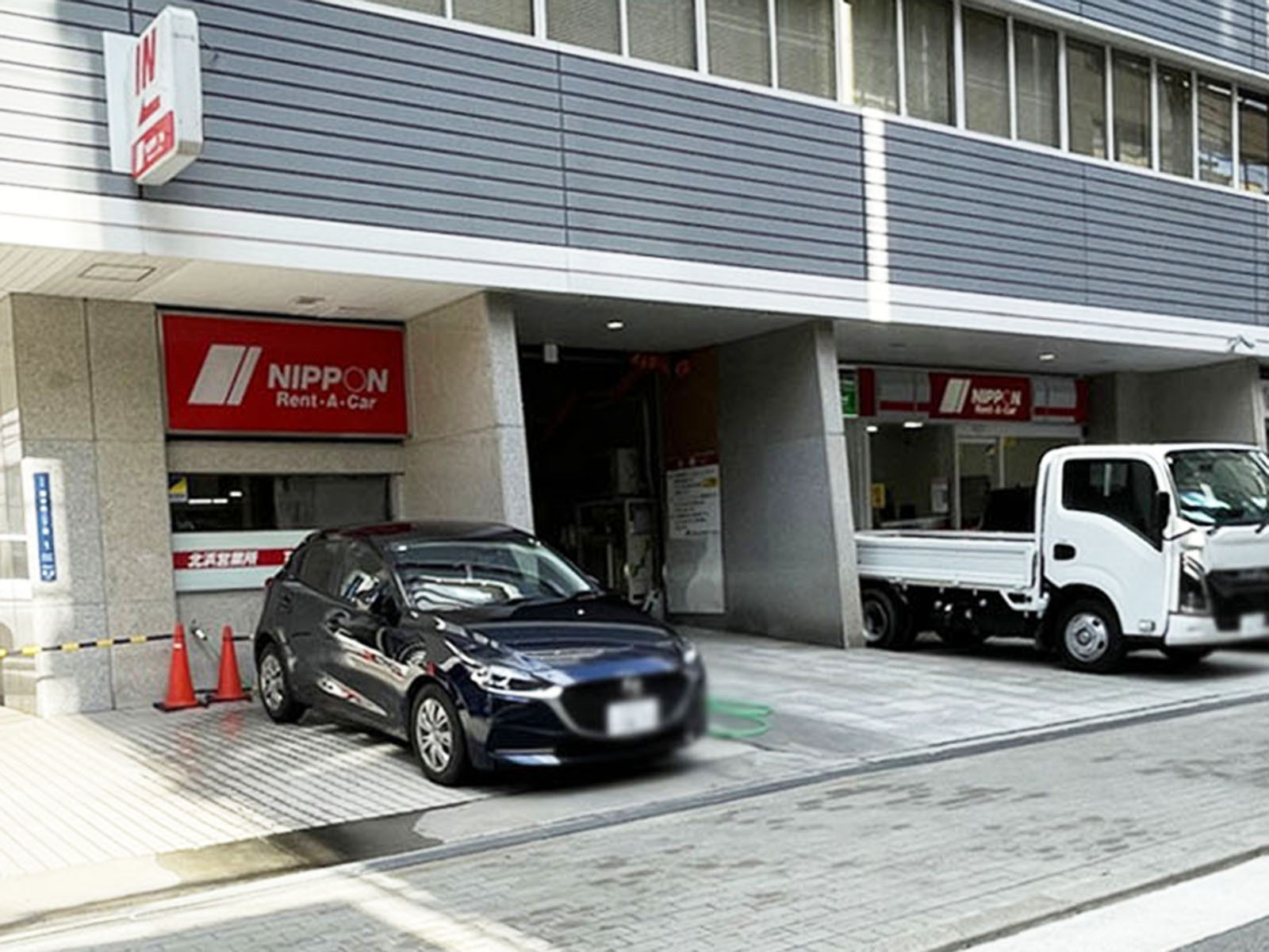 1階のニッポンレンタカー 北浜 営業所