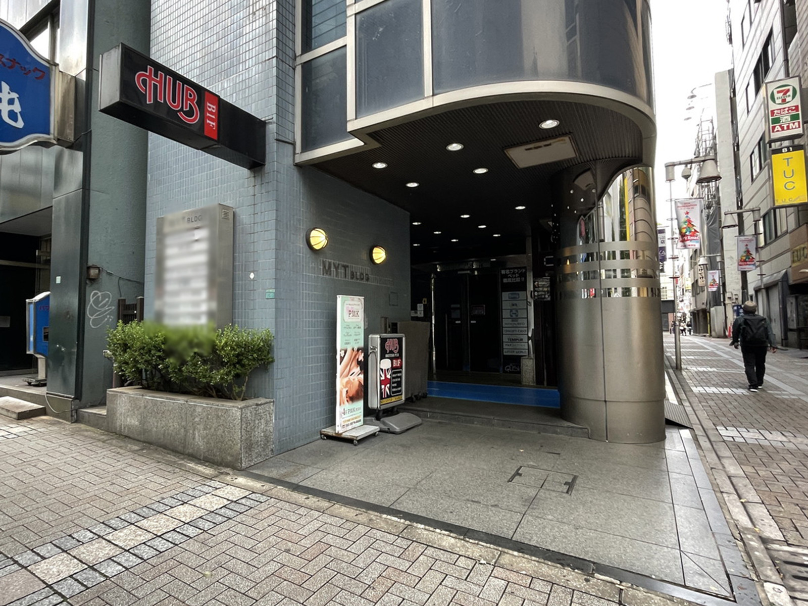 オフィスビル出入口