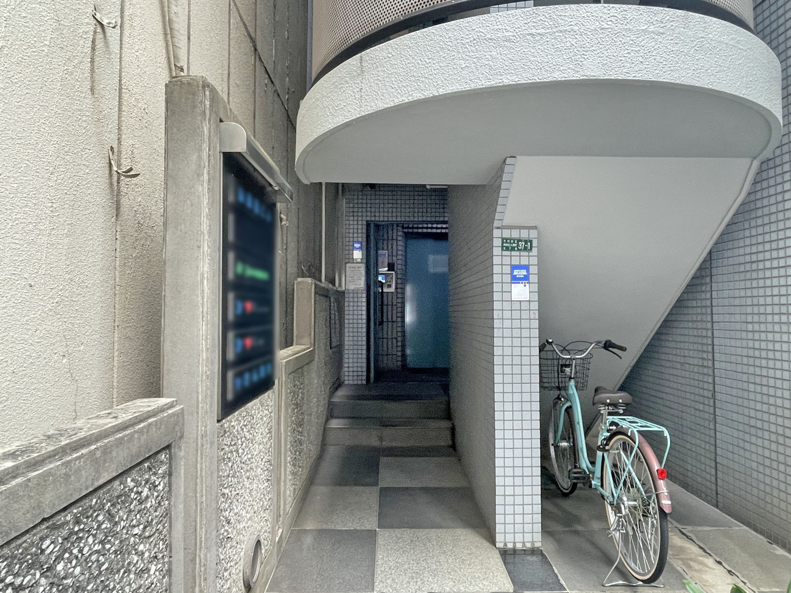 オフィスビル出入口