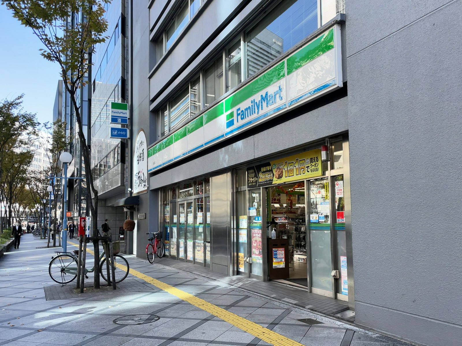 1階のファミリーマート 桜橋店