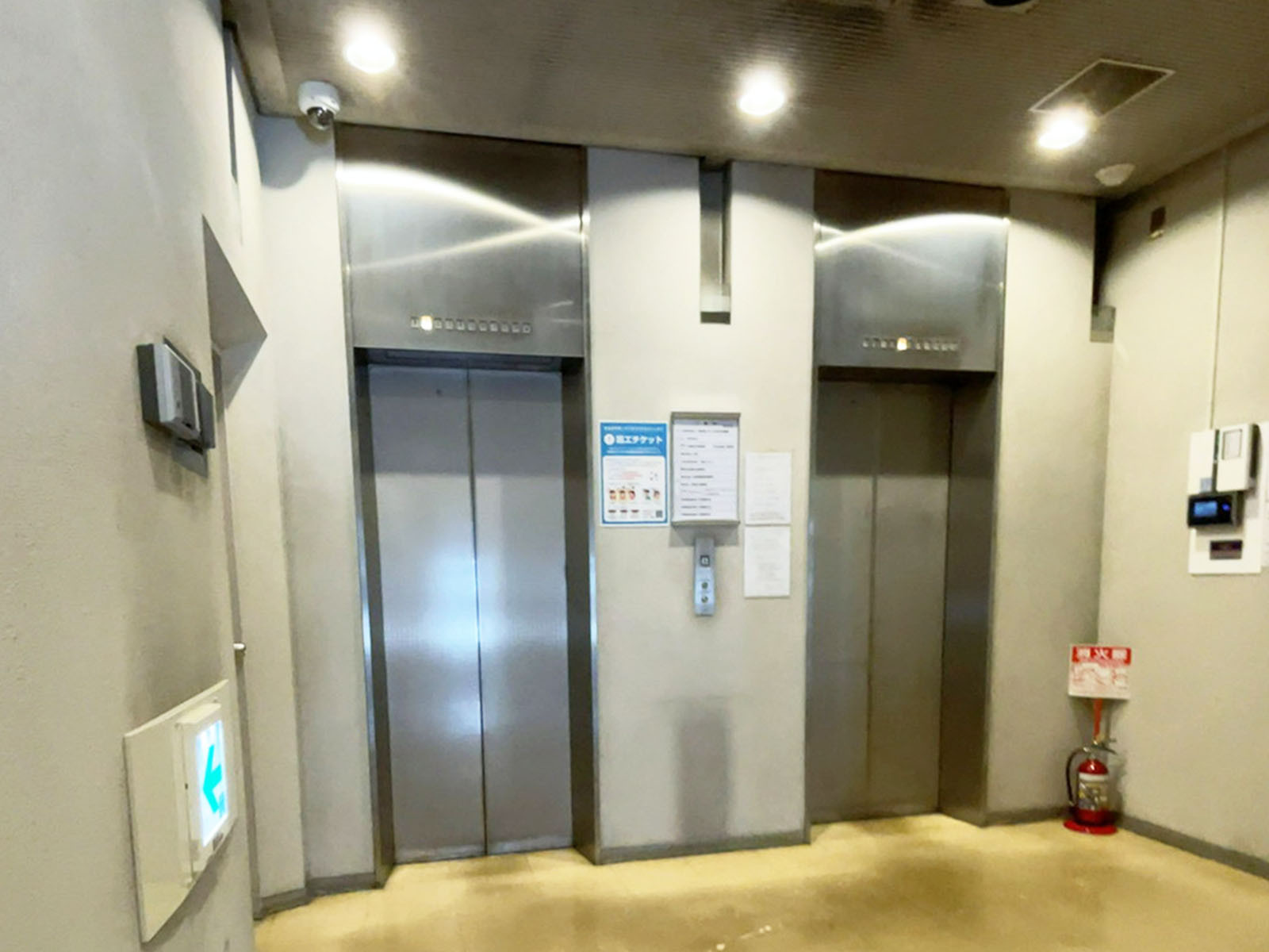 エレベーター(2基)