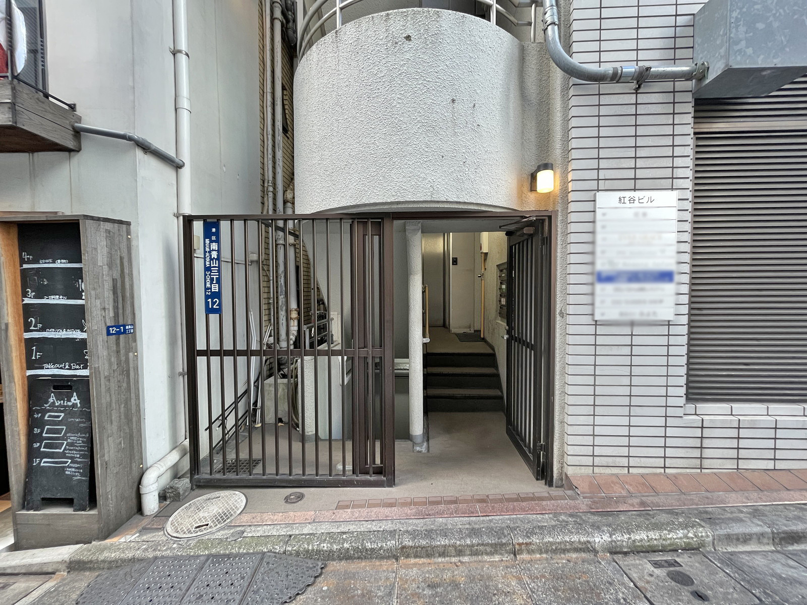 オフィスビル出入口