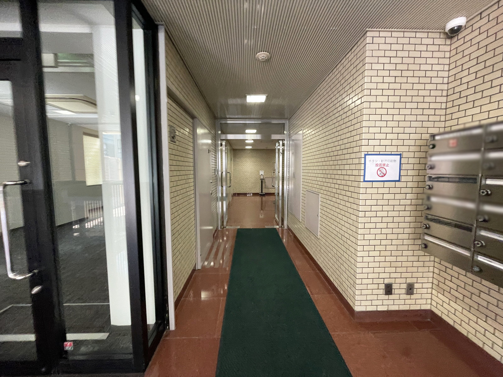 オフィスビル出入口