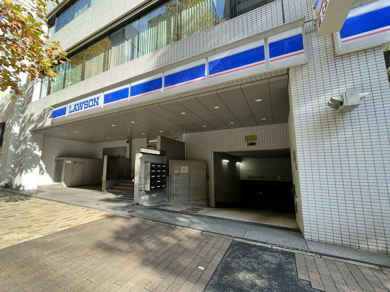 1階のローソン銀座7丁目店