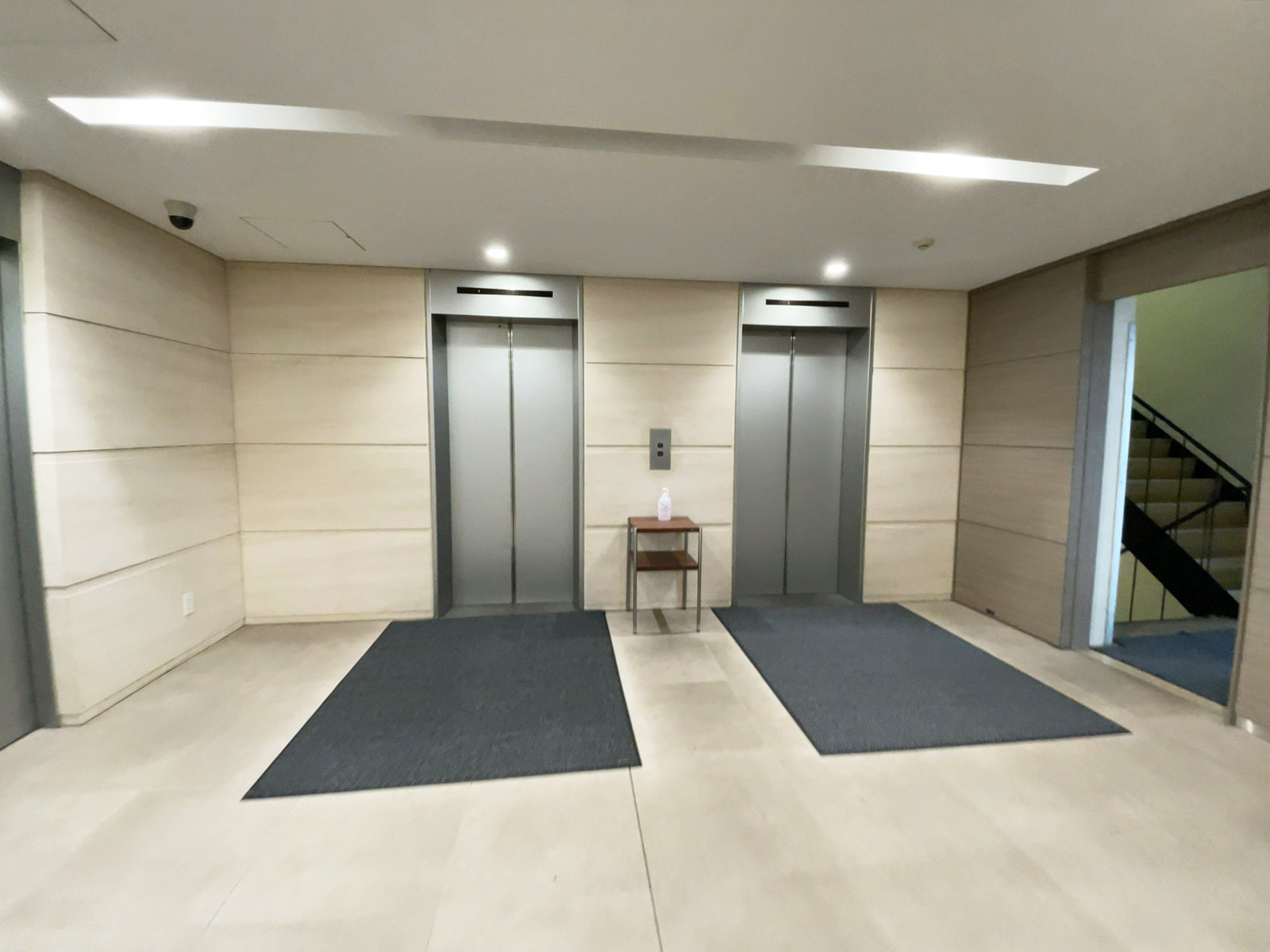 エレベーター(2基)