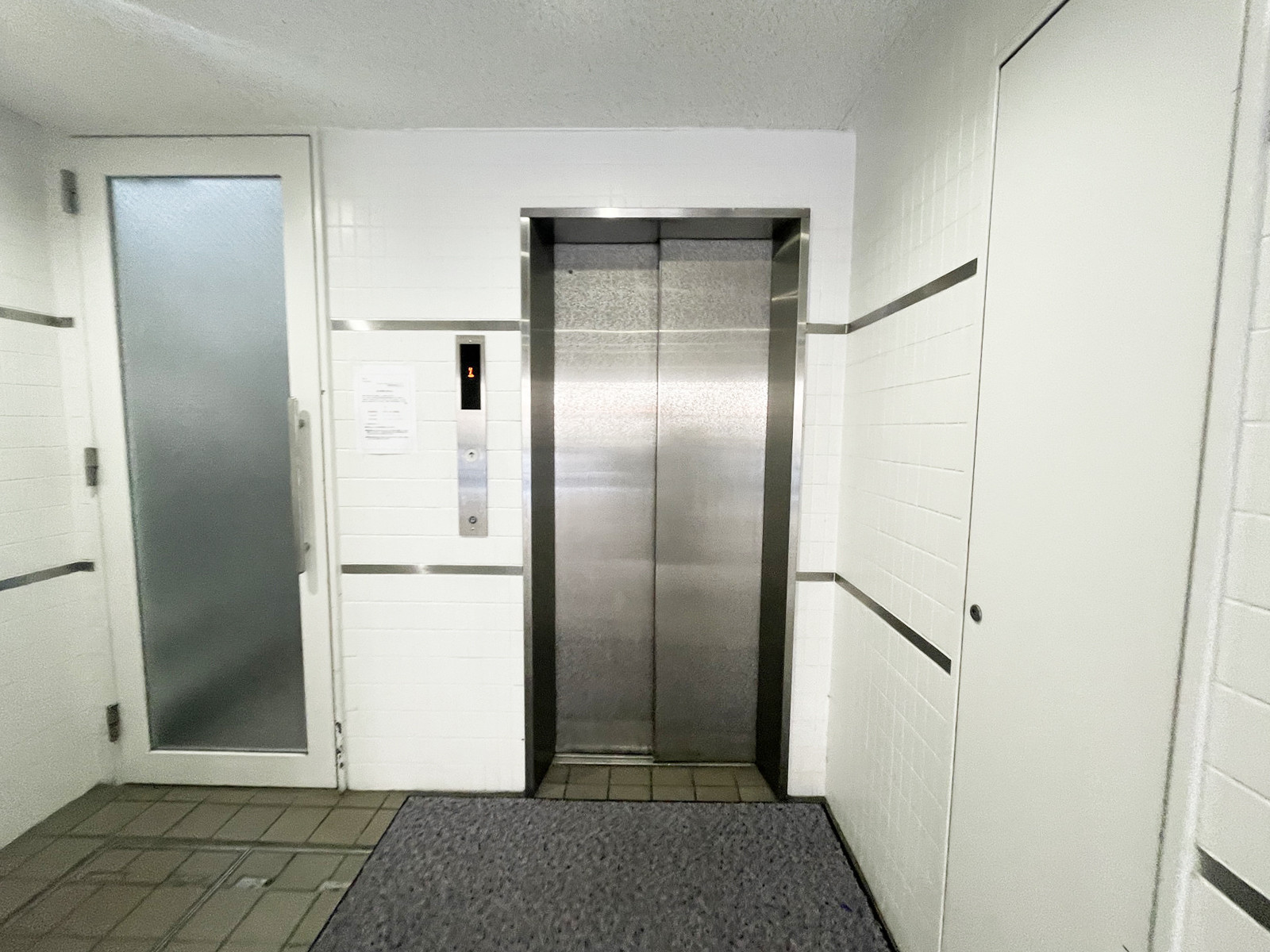 エレベーター（1基）