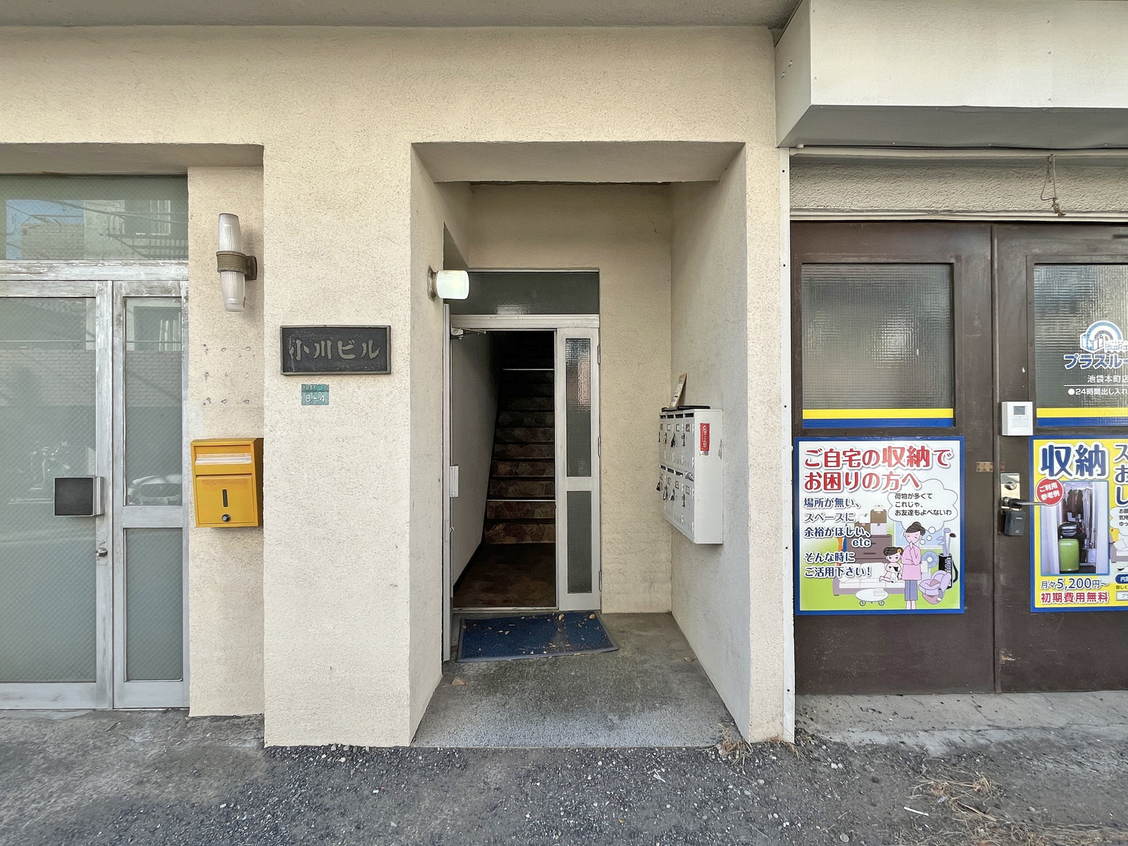 オフィスビル出入口