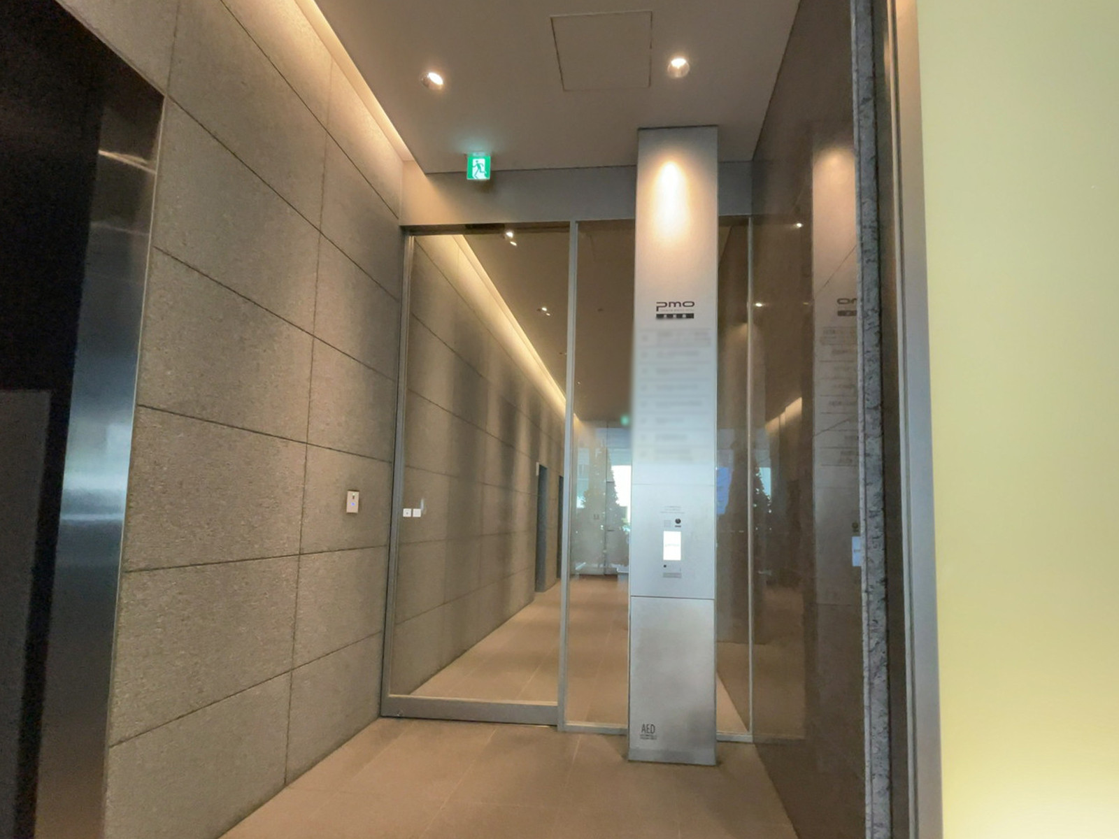 エレベーターホール出入り口