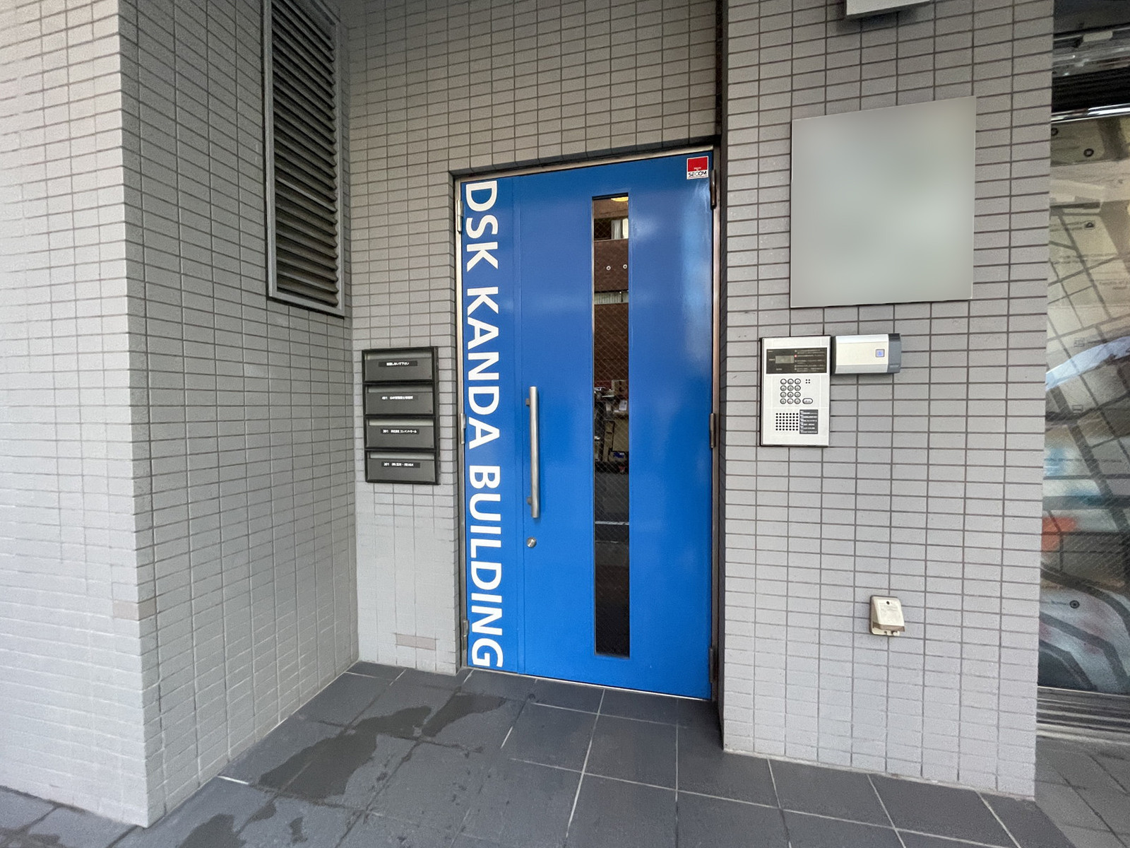 オフィスビル出入口