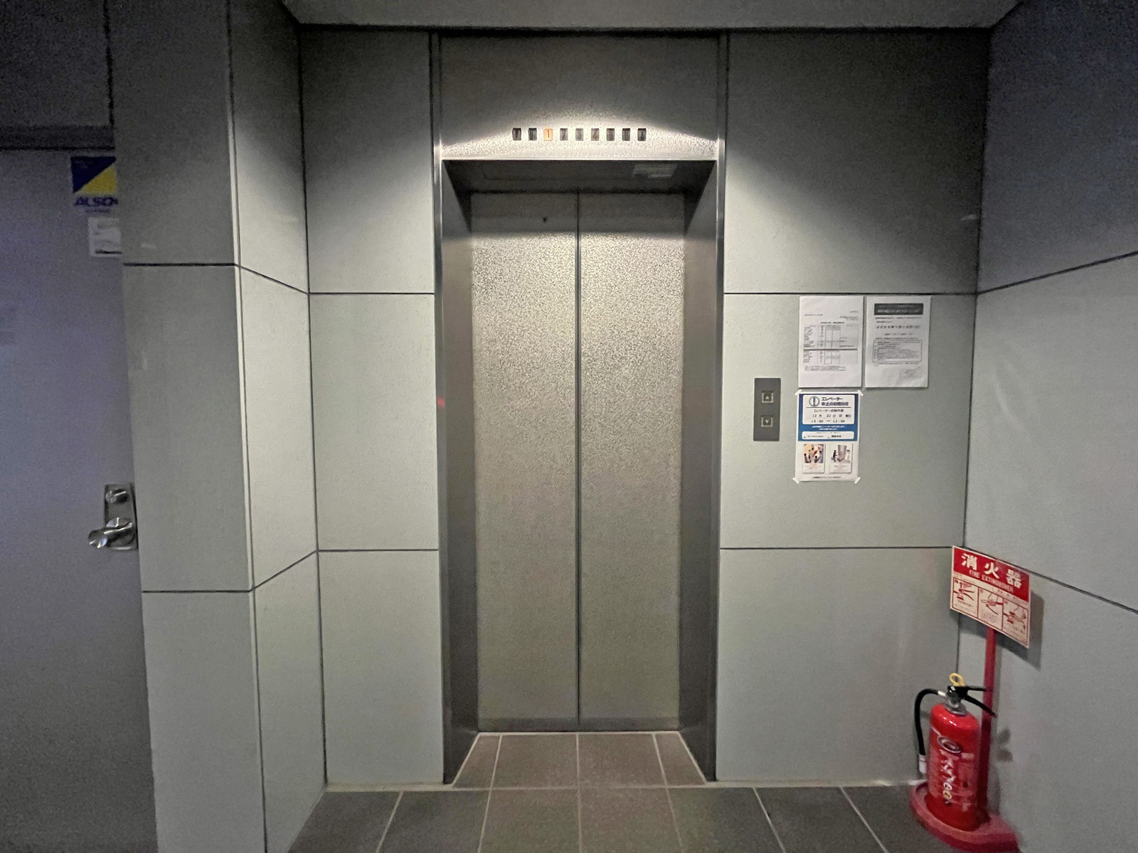 エレベーター(1基)
