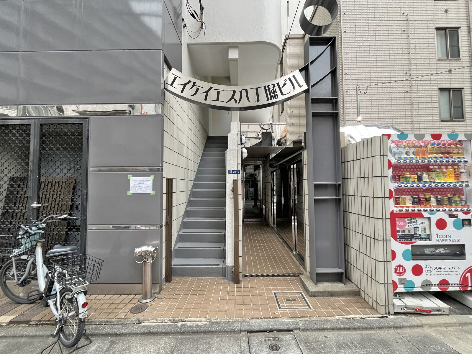 オフィスビル出入口