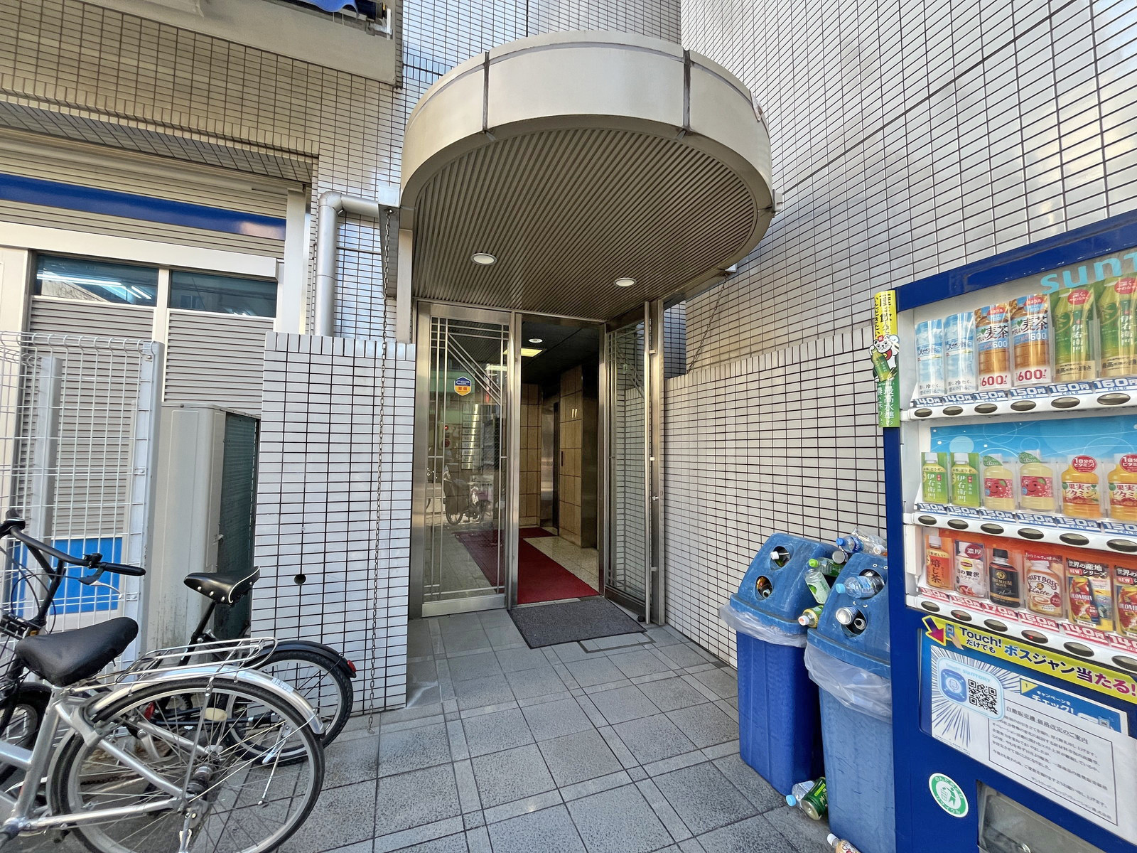 オフィスビル出入口