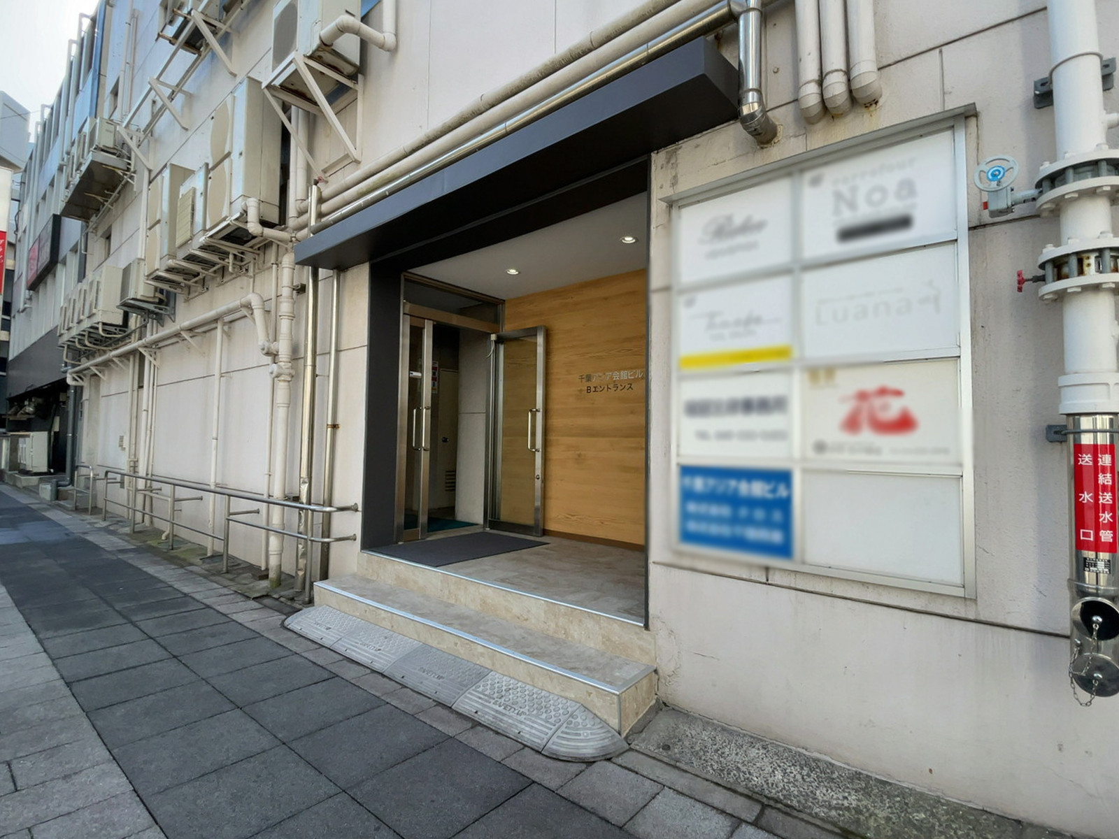 Bエントランス出入り口