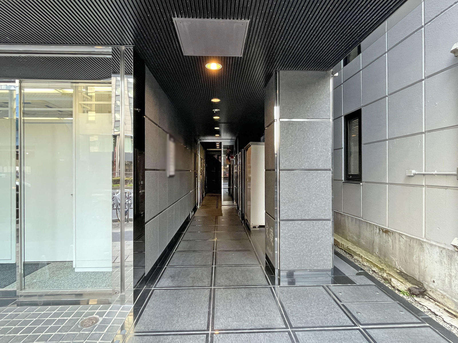 オフィスビル出入口