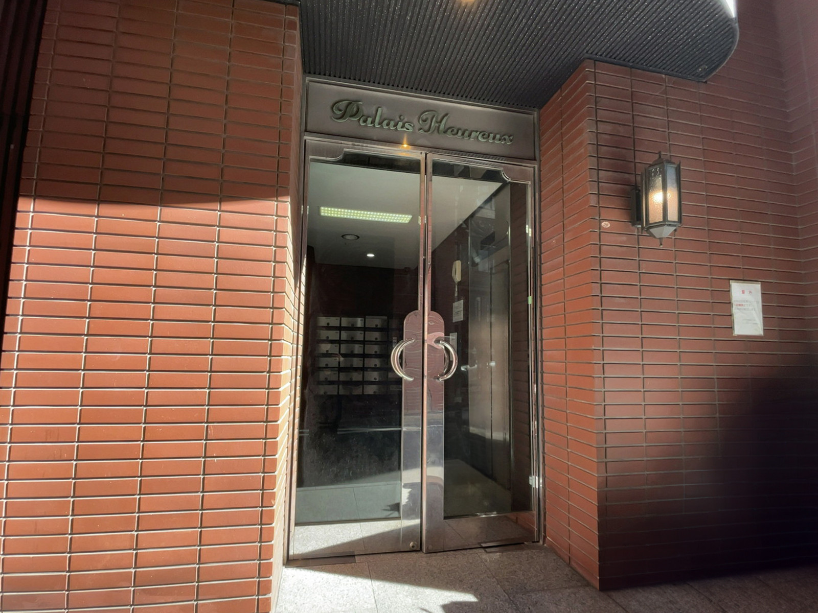 オフィスビル出入口