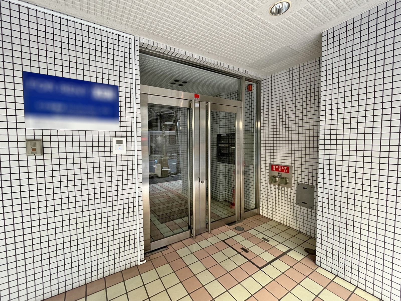 オフィスビル出入口