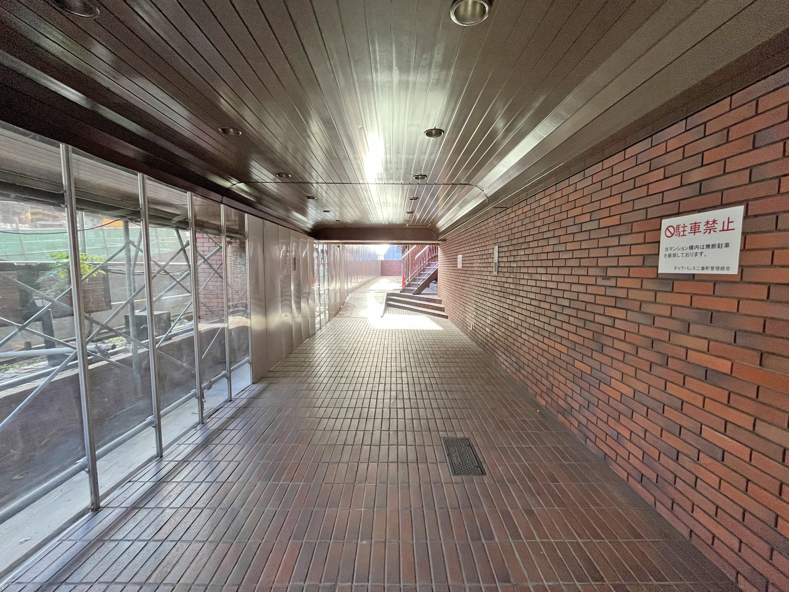 建物出入口